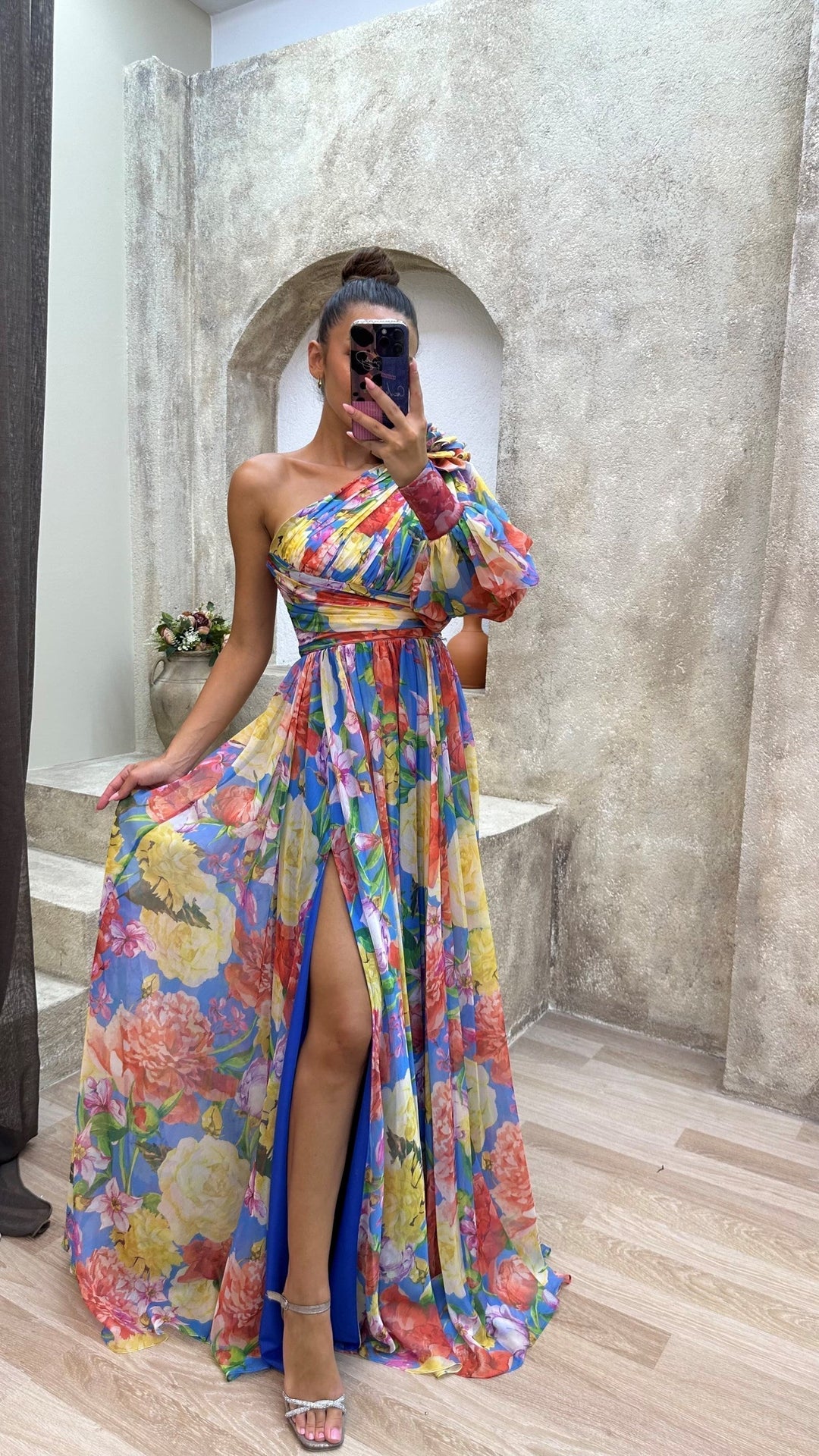 Whitney - Elegantti ja Virtaava Mekko