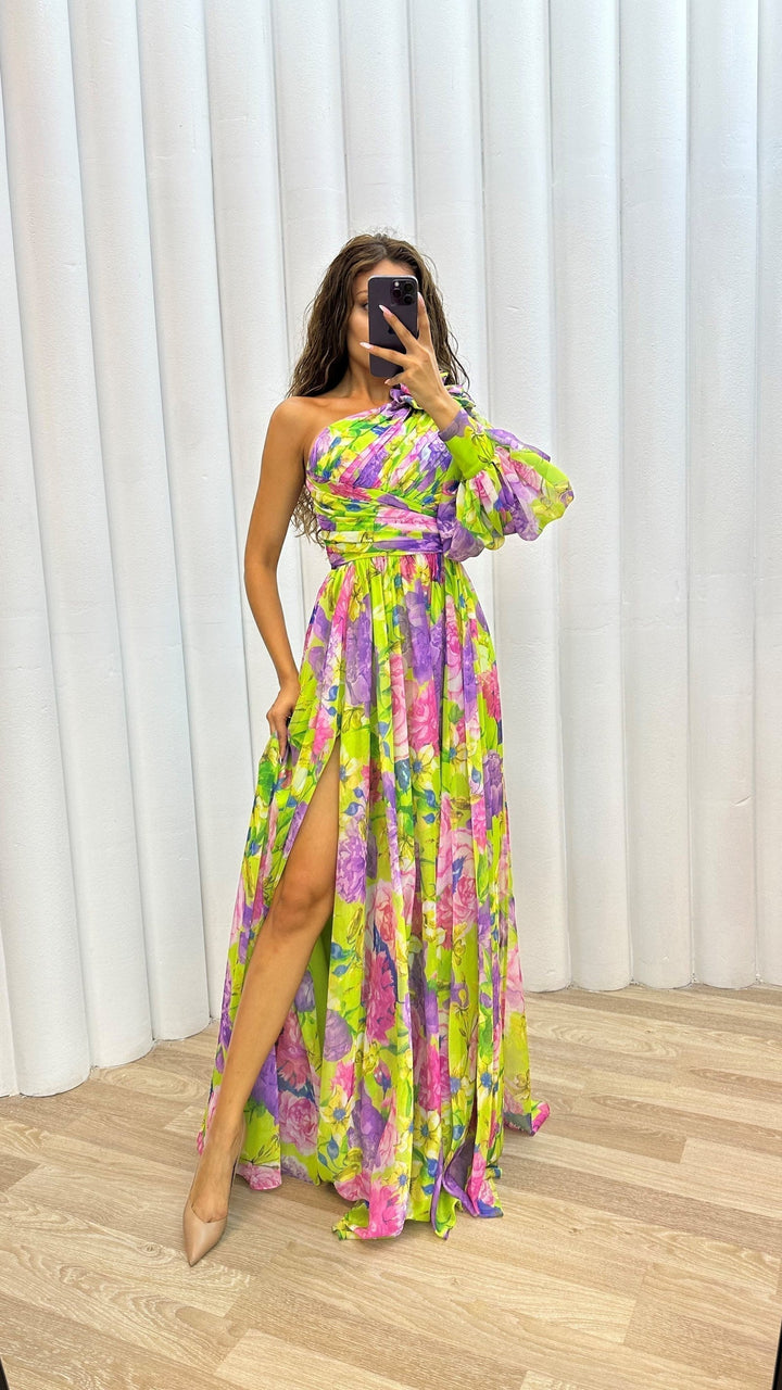 Whitney - Elegantti ja Virtaava Mekko